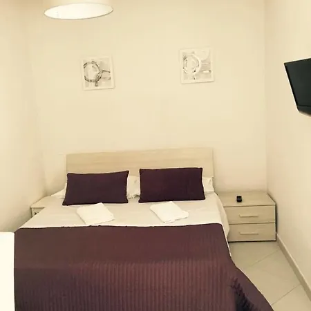 Academy House Guest house *
